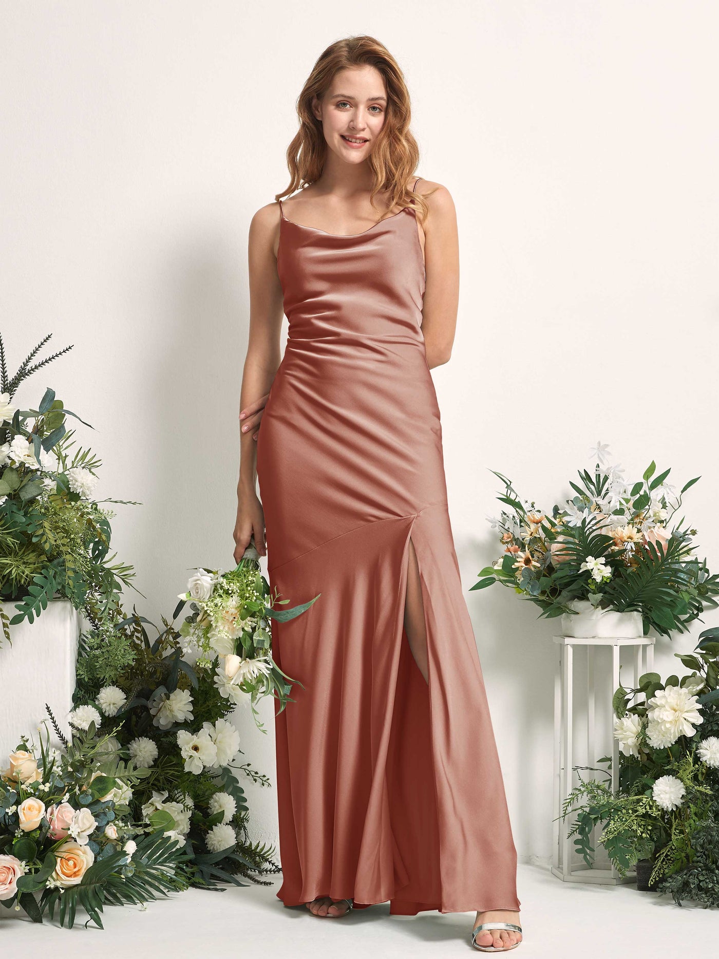 Carlyna Meerjungfrau-Linie wasserfall Bodenlang Beinschlitz Satin Brautjungfernkleider Natur-Siena #farbe_natur-siena