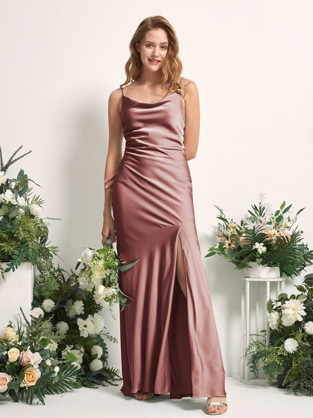 Carlyna Meerjungfrau-Linie wasserfall Bodenlang Beinschlitz Satin Brautjungfernkleider Wüstenrose 