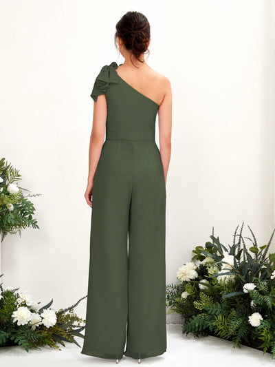 Carlyna Overall One-Shoulder Bodenlang Brautjungfernkleid Martini-Olive #farbe_martini-olive