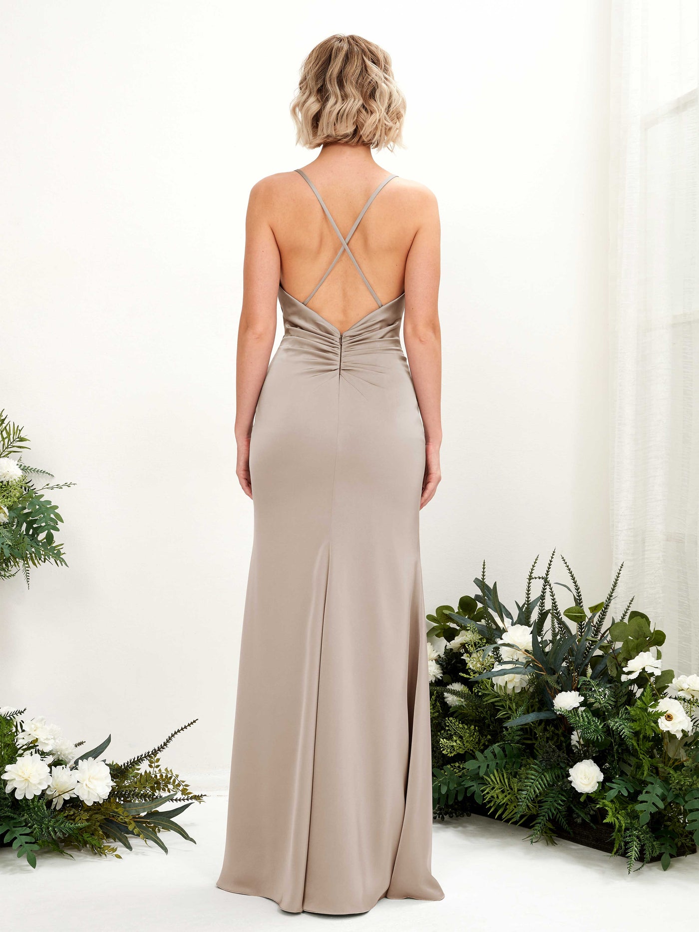 Carlyna Wasserfallausschnitt Bodenlang Satin Brautjungfernkleid Taupe #farbe_taupe